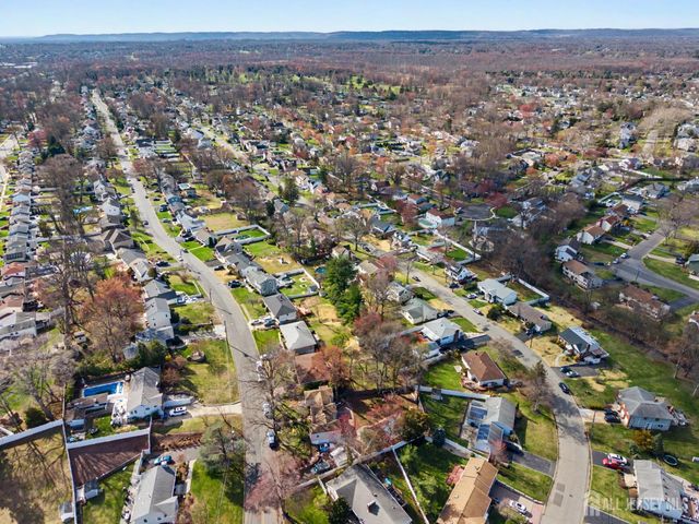 70 Oxford Road, Colonia, NJ 07067