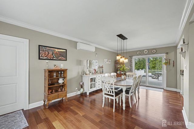 70 Oxford Road, Colonia, NJ 07067