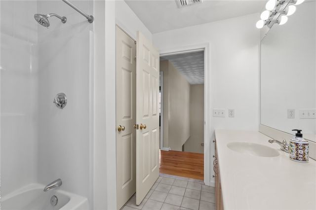 25 Red Hawk Drive, Cranston, RI 02921