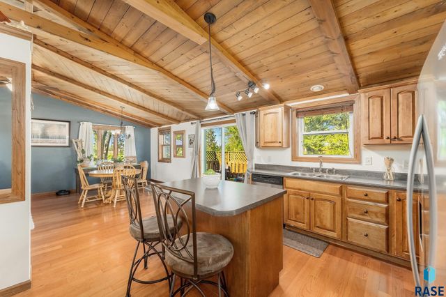 47606 Slip Up Creek Rd Road, Sioux Falls, SD 57104