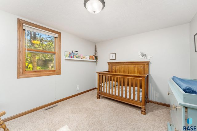 47606 Slip Up Creek Rd Road, Sioux Falls, SD 57104