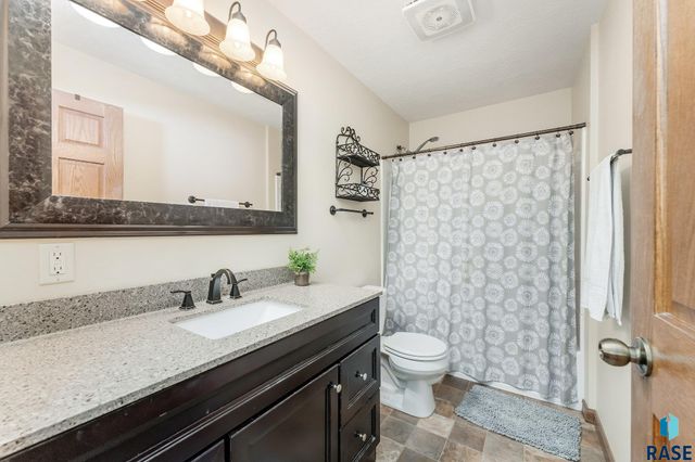 47606 Slip Up Creek Rd Road, Sioux Falls, SD 57104