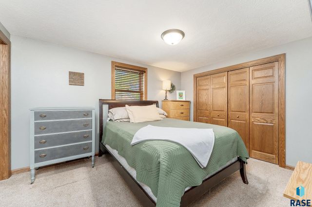 47606 Slip Up Creek Rd Road, Sioux Falls, SD 57104