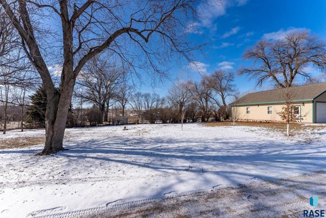 47606 Slip Up Creek Rd Road, Sioux Falls, SD 57104
