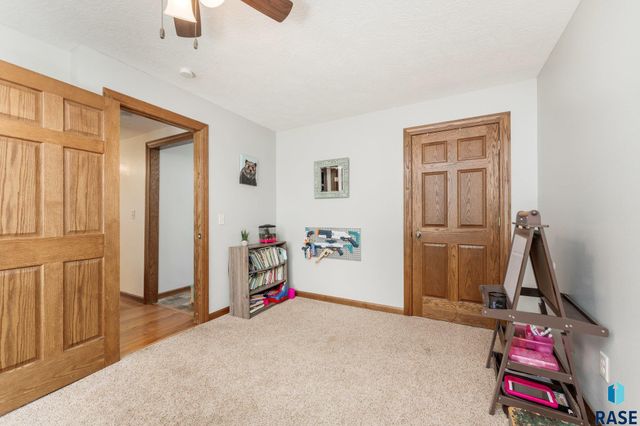 47606 Slip Up Creek Rd Road, Sioux Falls, SD 57104