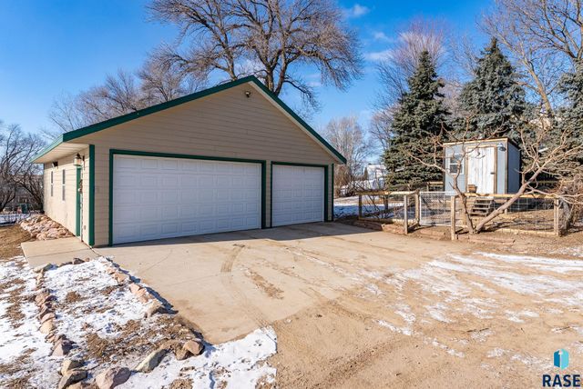 47606 Slip Up Creek Rd Road, Sioux Falls, SD 57104
