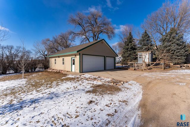 47606 Slip Up Creek Rd Road, Sioux Falls, SD 57104