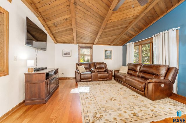 47606 Slip Up Creek Rd Road, Sioux Falls, SD 57104