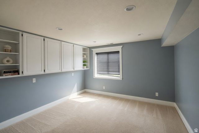 8938 S MIDVALLEY DR, West Jordan, UT 84088