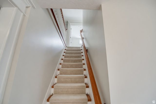 8938 S MIDVALLEY DR, West Jordan, UT 84088