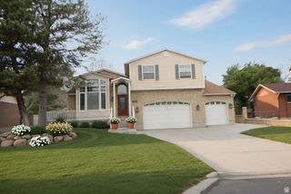 8938 S MIDVALLEY DR, West Jordan, UT 84088