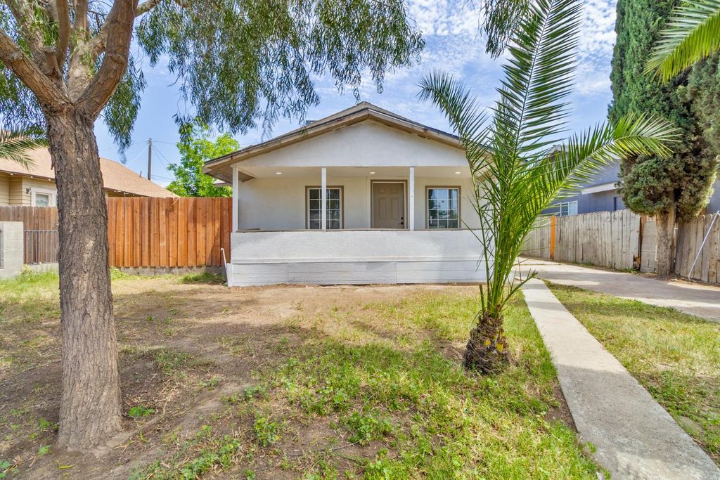 Image 1 of property listing at 706 S Encina Street, Visalia, CA 93277