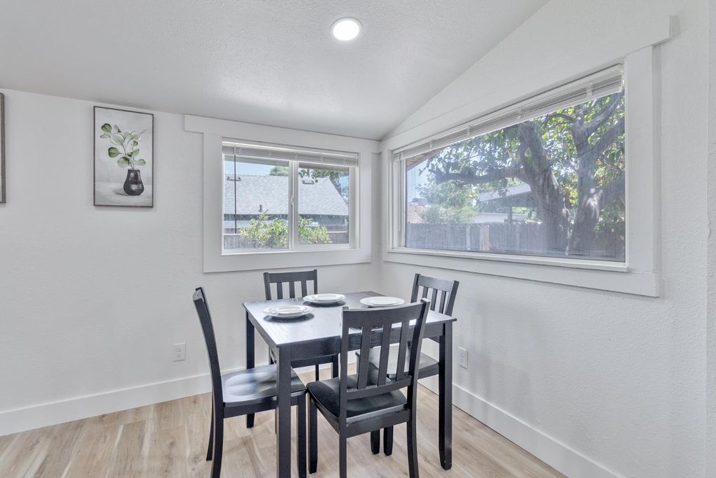 Image 15 of property listing at 706 S Encina Street, Visalia, CA 93277