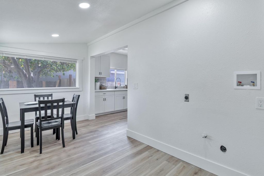 Image 17 of property listing at 706 S Encina Street, Visalia, CA 93277