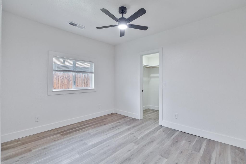 Image 24 of property listing at 706 S Encina Street, Visalia, CA 93277