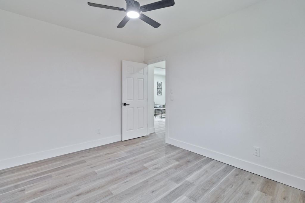 Image 25 of property listing at 706 S Encina Street, Visalia, CA 93277