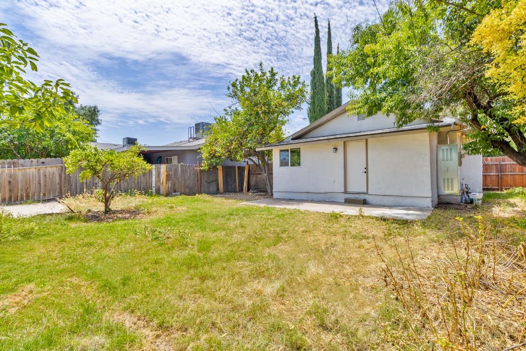 Image 28 of property listing at 706 S Encina Street, Visalia, CA 93277