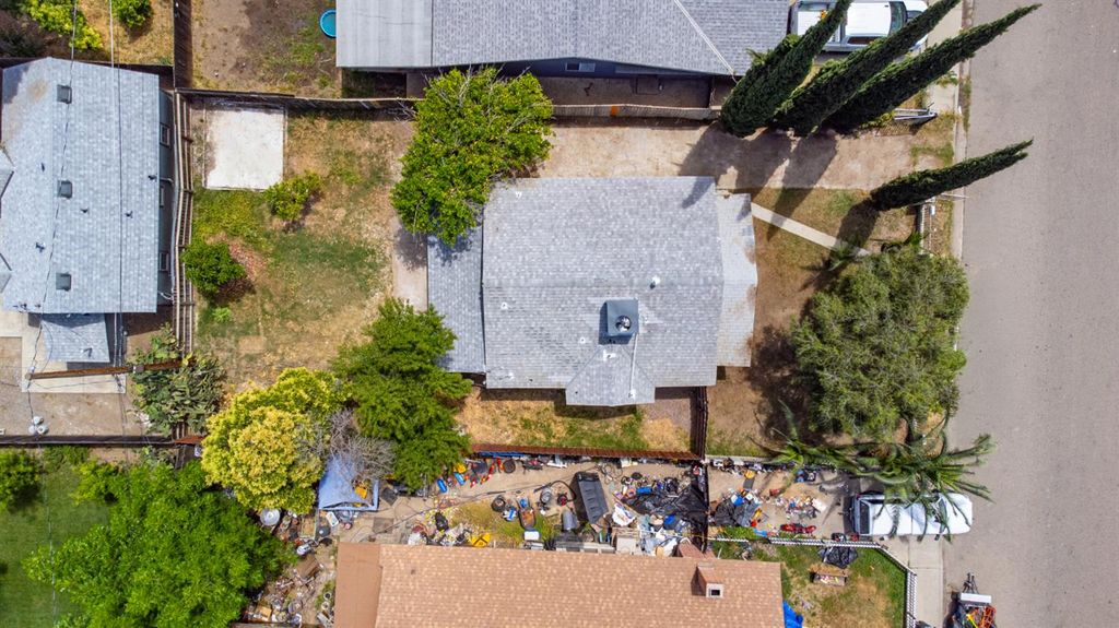 Image 31 of property listing at 706 S Encina Street, Visalia, CA 93277