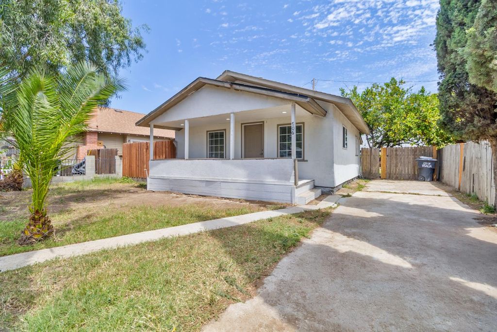Image 4 of property listing at 706 S Encina Street, Visalia, CA 93277