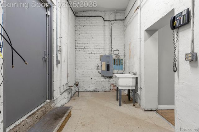 1438 Michigan Ave, Detroit, MI 48216