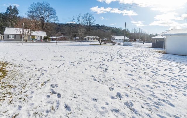 8 Fourth Street, Godeffroy, NY 12729