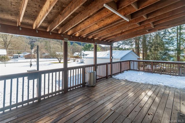 8 Fourth Street, Godeffroy, NY 12729