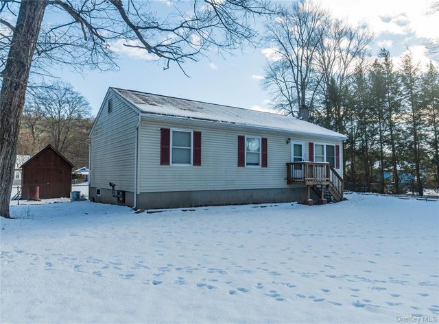 8 Fourth Street, Godeffroy, NY 12729