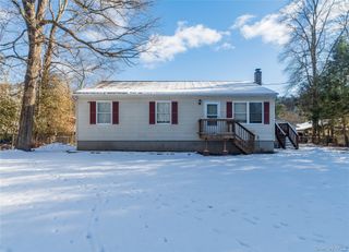 8 Fourth Street, Godeffroy, NY 12729