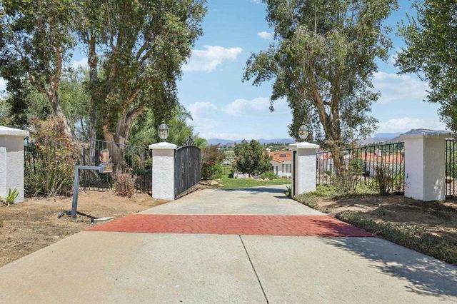 17572 Via Loma Drive, Poway, CA 92064