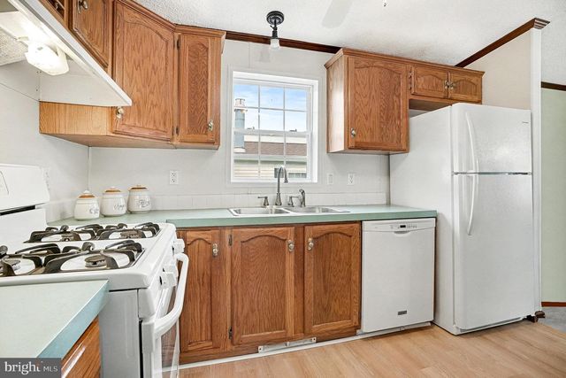 1106 JFK DR, North Wales, PA 19454