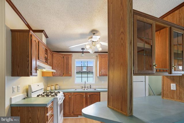 1106 JFK DR, North Wales, PA 19454