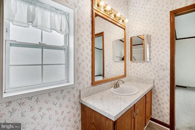 1106 JFK DR, North Wales, PA 19454