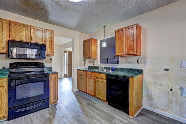 3338 Lindale Court, Ellenwood, GA 30294