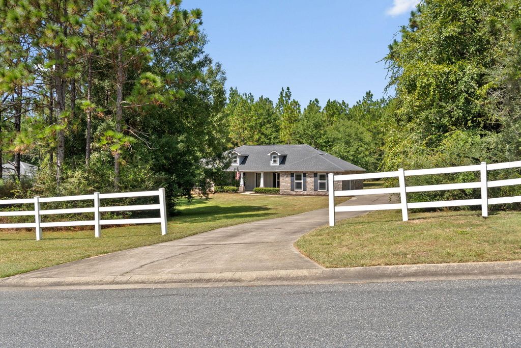 6404 Welannee Boulevard, Laurel Hill, FL 32567