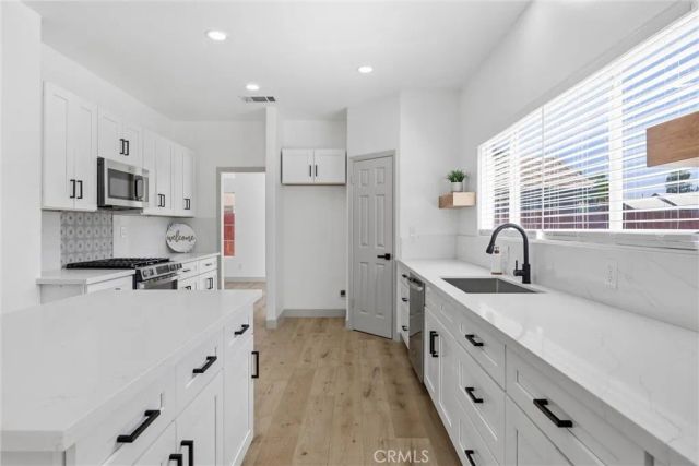 6105 Kettlerock Mountain Court, Bakersfield, CA 93313