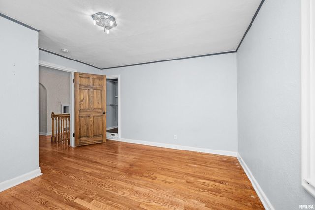 602 S 9TH Street, Clinton, IA 52732