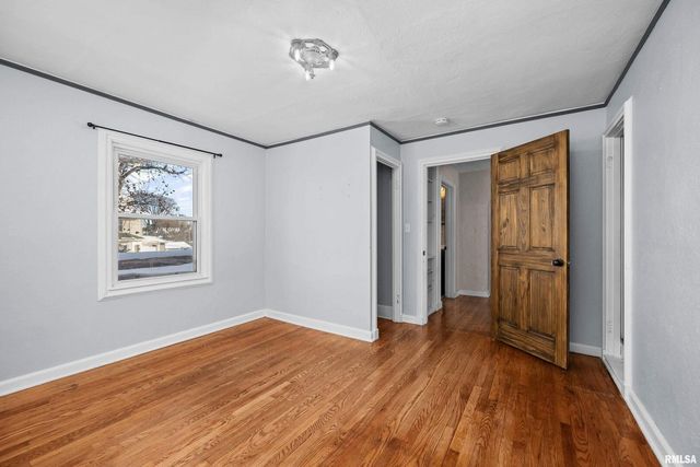 602 S 9TH Street, Clinton, IA 52732