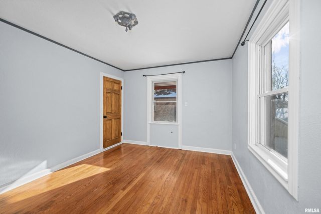 602 S 9TH Street, Clinton, IA 52732