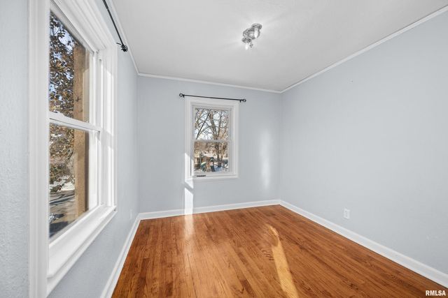 602 S 9TH Street, Clinton, IA 52732