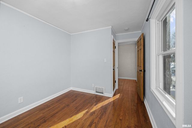 602 S 9TH Street, Clinton, IA 52732