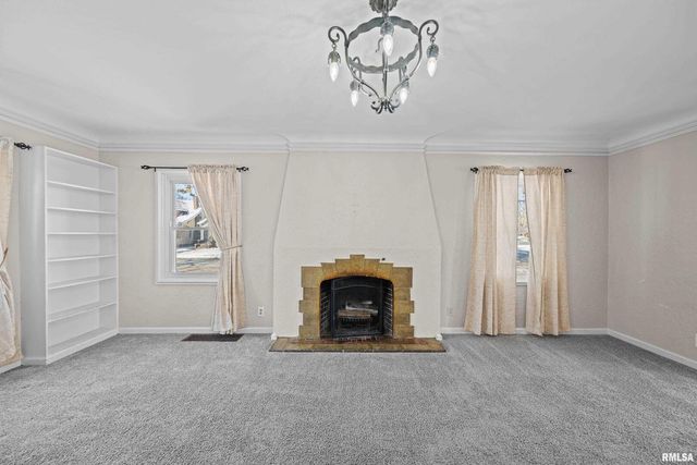 602 S 9TH Street, Clinton, IA 52732