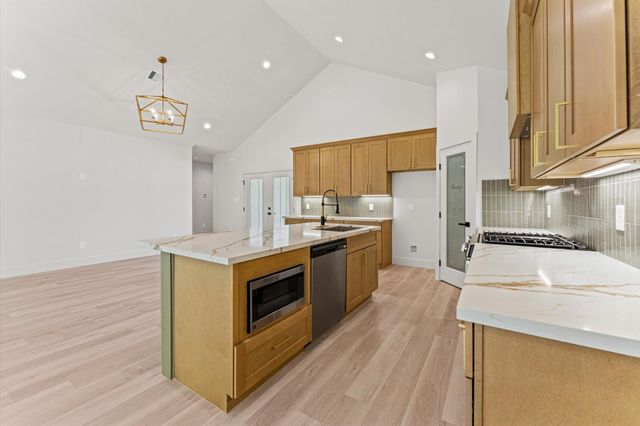 1618 Lake Bluff Drive, El Lago, TX 77586