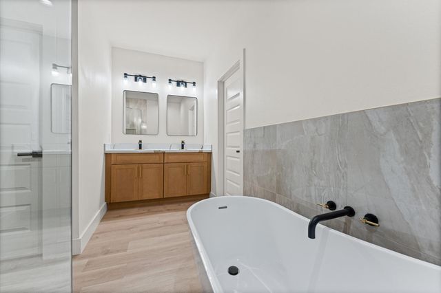 1618 Lake Bluff Drive, El Lago, TX 77586