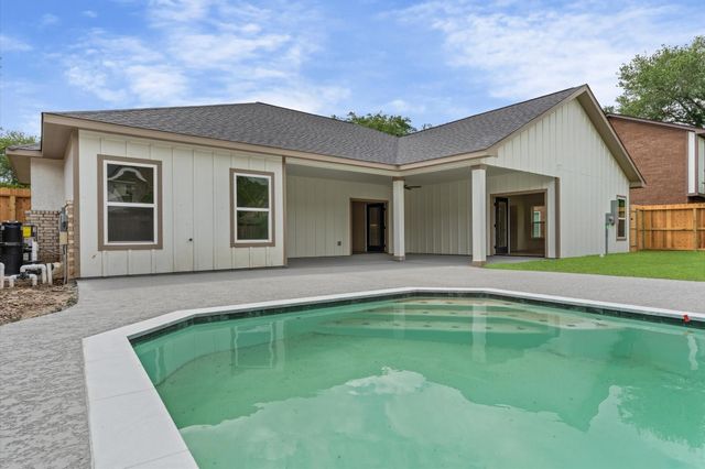 1618 Lake Bluff Drive, El Lago, TX 77586