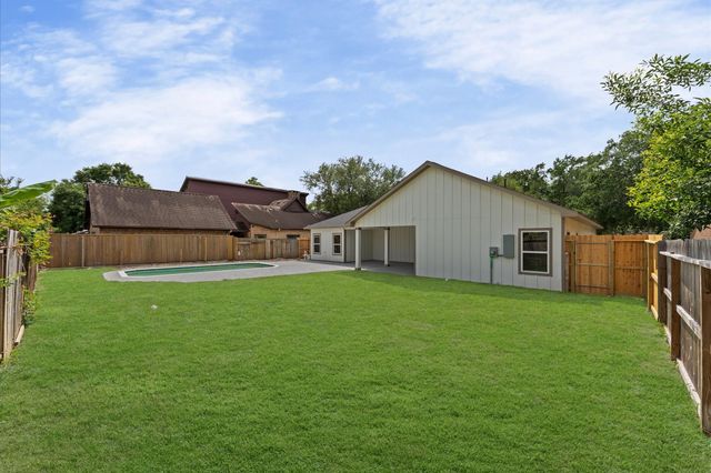 1618 Lake Bluff Drive, El Lago, TX 77586