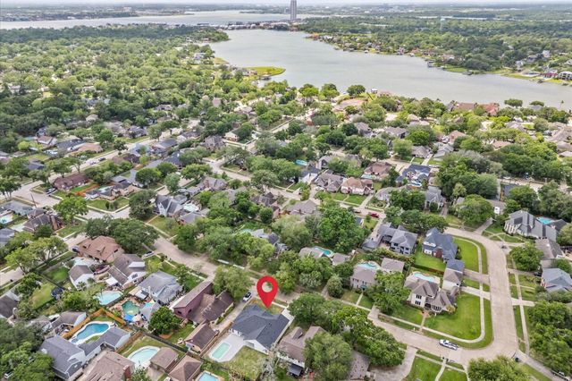 1618 Lake Bluff Drive, El Lago, TX 77586