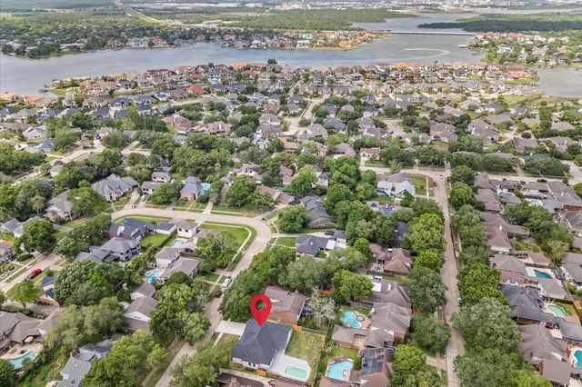 1618 Lake Bluff Drive, El Lago, TX 77586