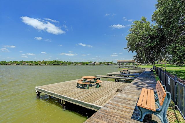 1618 Lake Bluff Drive, El Lago, TX 77586