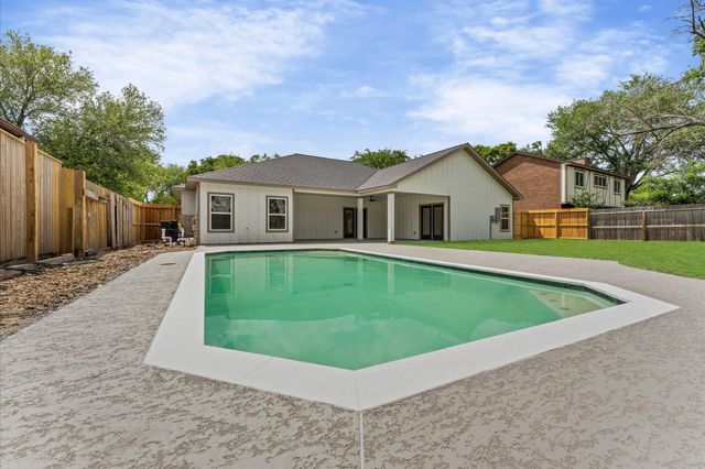 1618 Lake Bluff Drive, El Lago, TX 77586