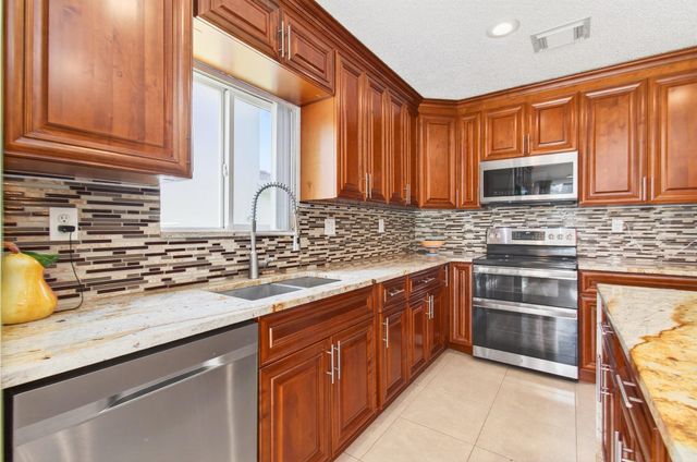 6240 NW 41st Terrace, Coconut Creek, FL 33073